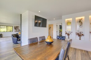 House (5 Bedrooms) | Interior