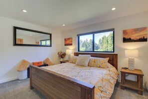 House (5 Bedrooms) | Interior - Mt Hood Views: Modern Underwood Home w/ Deck! (Underwood)