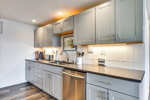 House (5 Bedrooms) | Interior - Mt Hood Views: Modern Underwood Home w/ Deck! (Underwood)