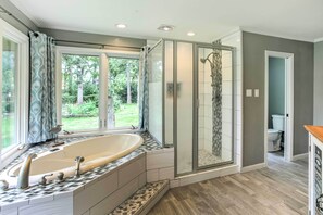 Bathroom - Malakoff Lake House - Deck, Boat Slips, & Fire Pit (Malakoff)