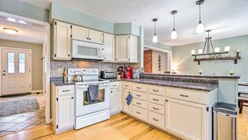 House (4 Bedrooms) | Interior