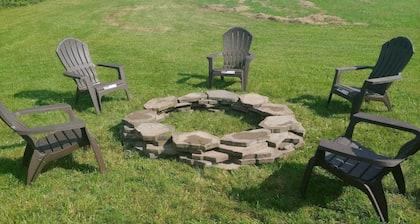 Mountain Top Country Hideaway: 48 Acres, Fire Pit!