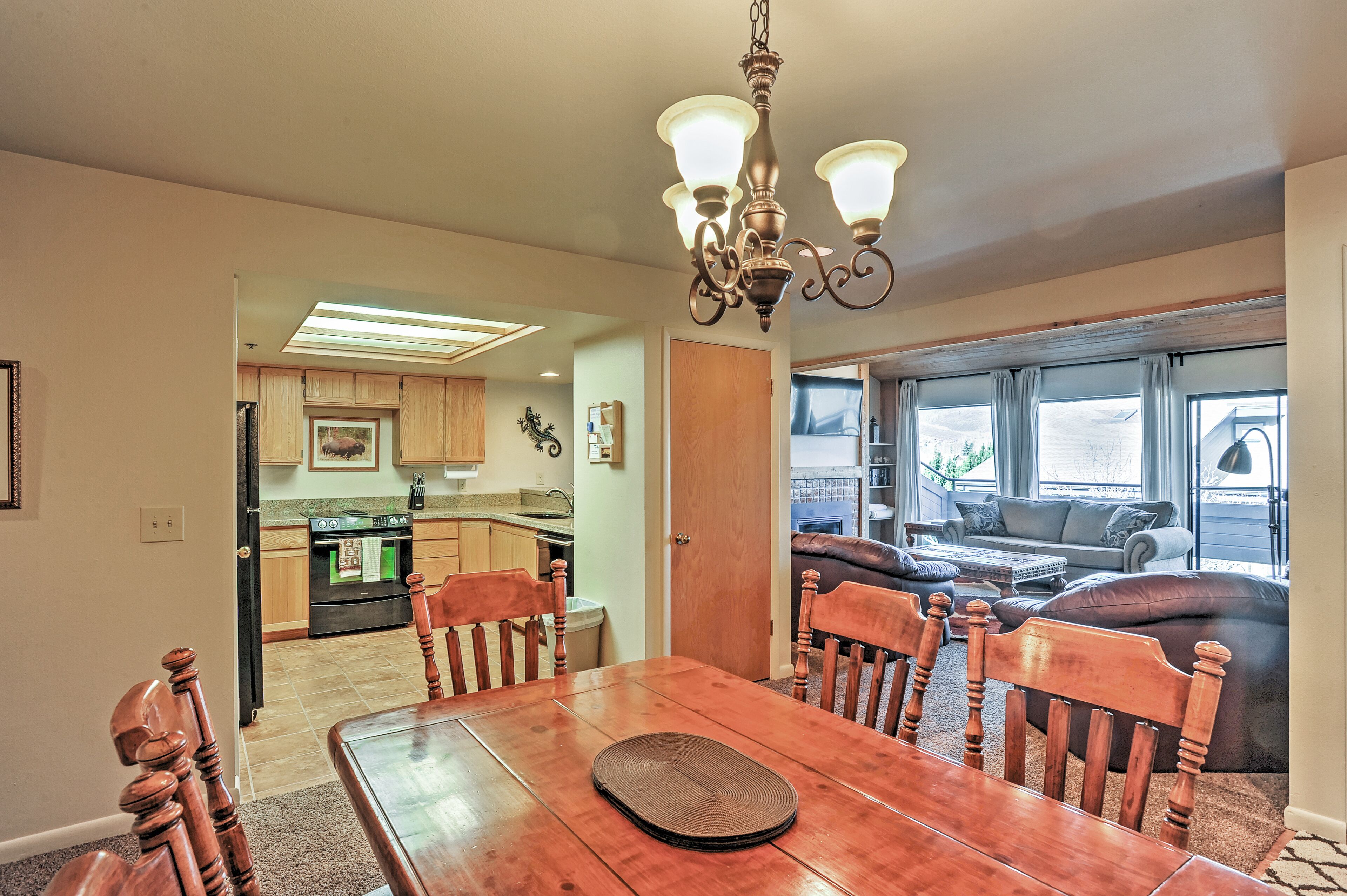 Mountain-view Retreat w/ Deck - 2 Mi to Ski Resort