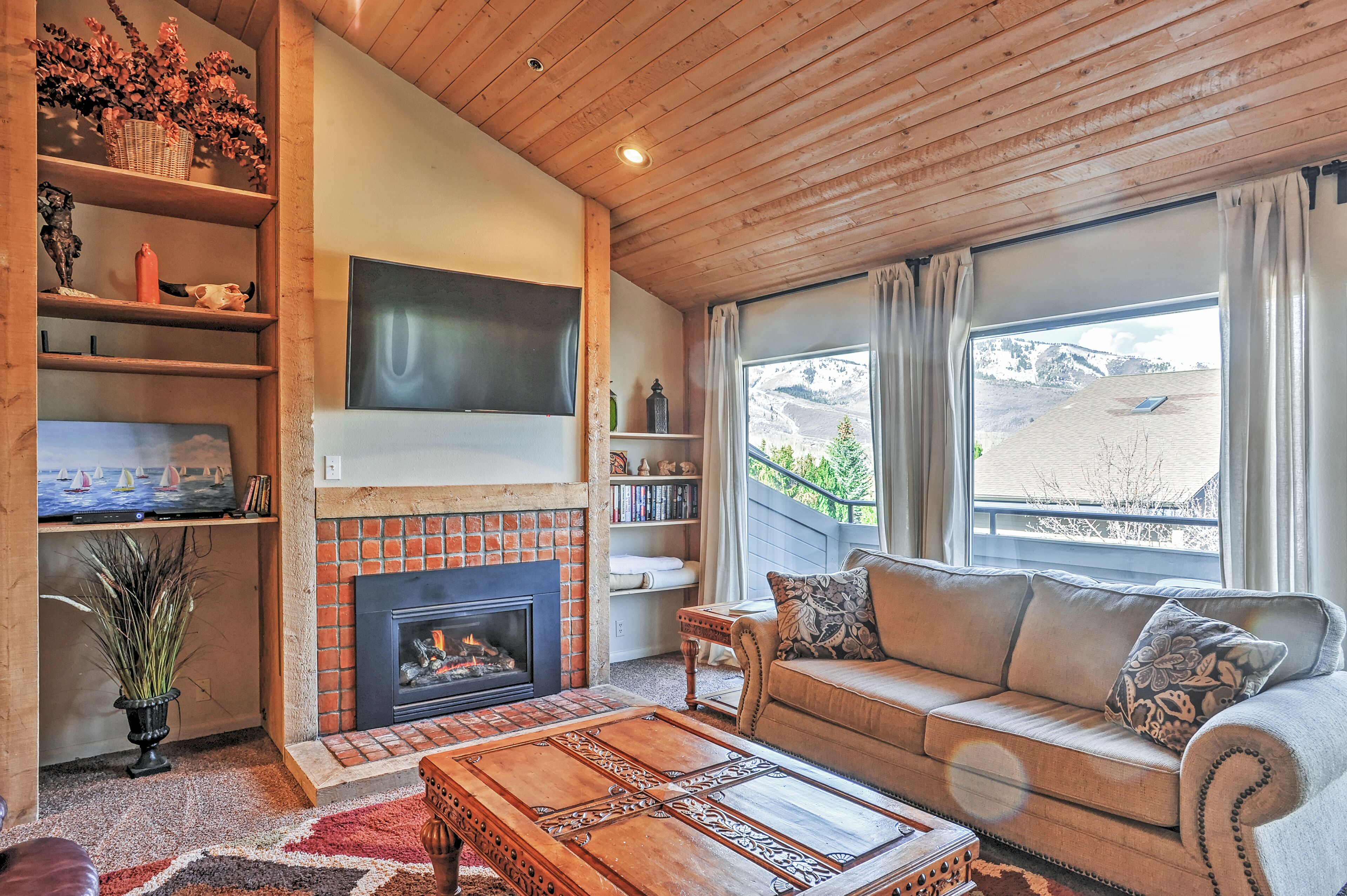 Mountain-view Retreat w/ Deck - 2 Mi to Ski Resort