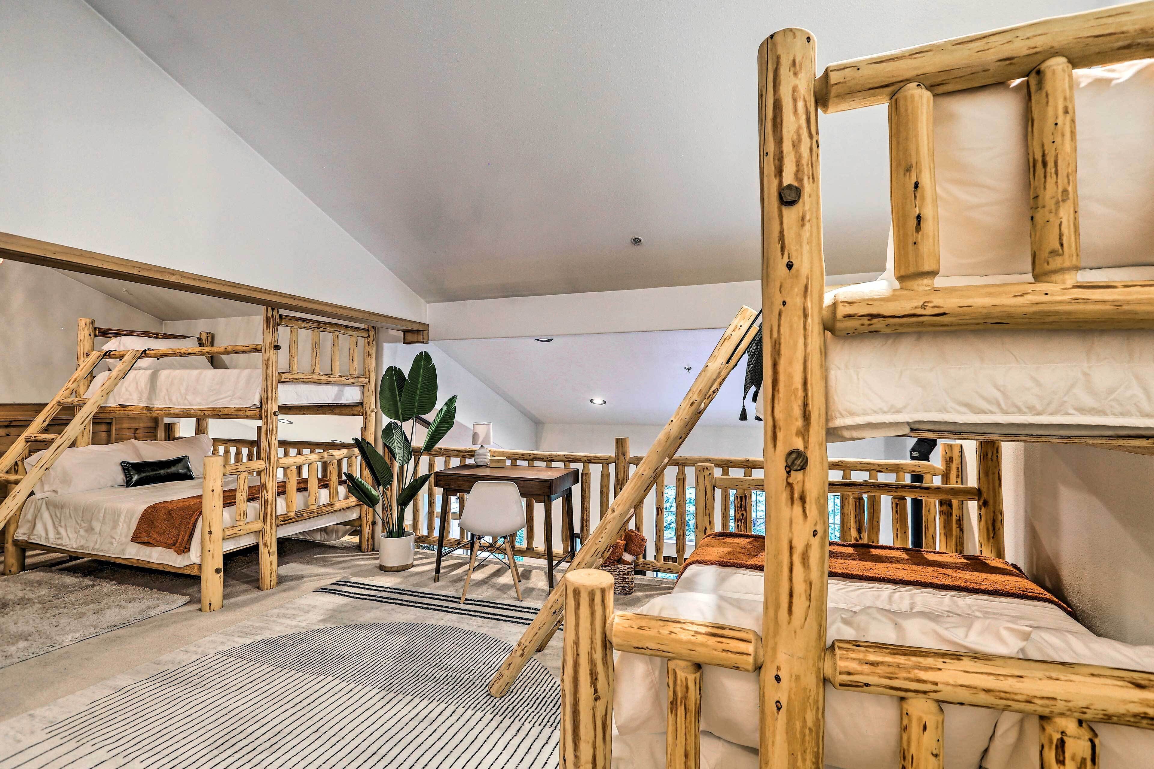 Mountain-modern Unit: Golf, Hike, Ski & More!