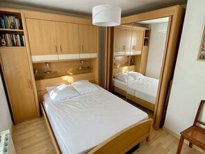 1 bedroom - Appartement / Maison Avec sa Petite Cour, Dans une rue Calme, Proche de Tout (Concarneau)