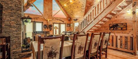 House (5 Bedrooms) | Interior