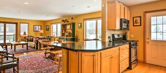 Mountaintop Ellicottville Home: 7 Mi to Ski Resort