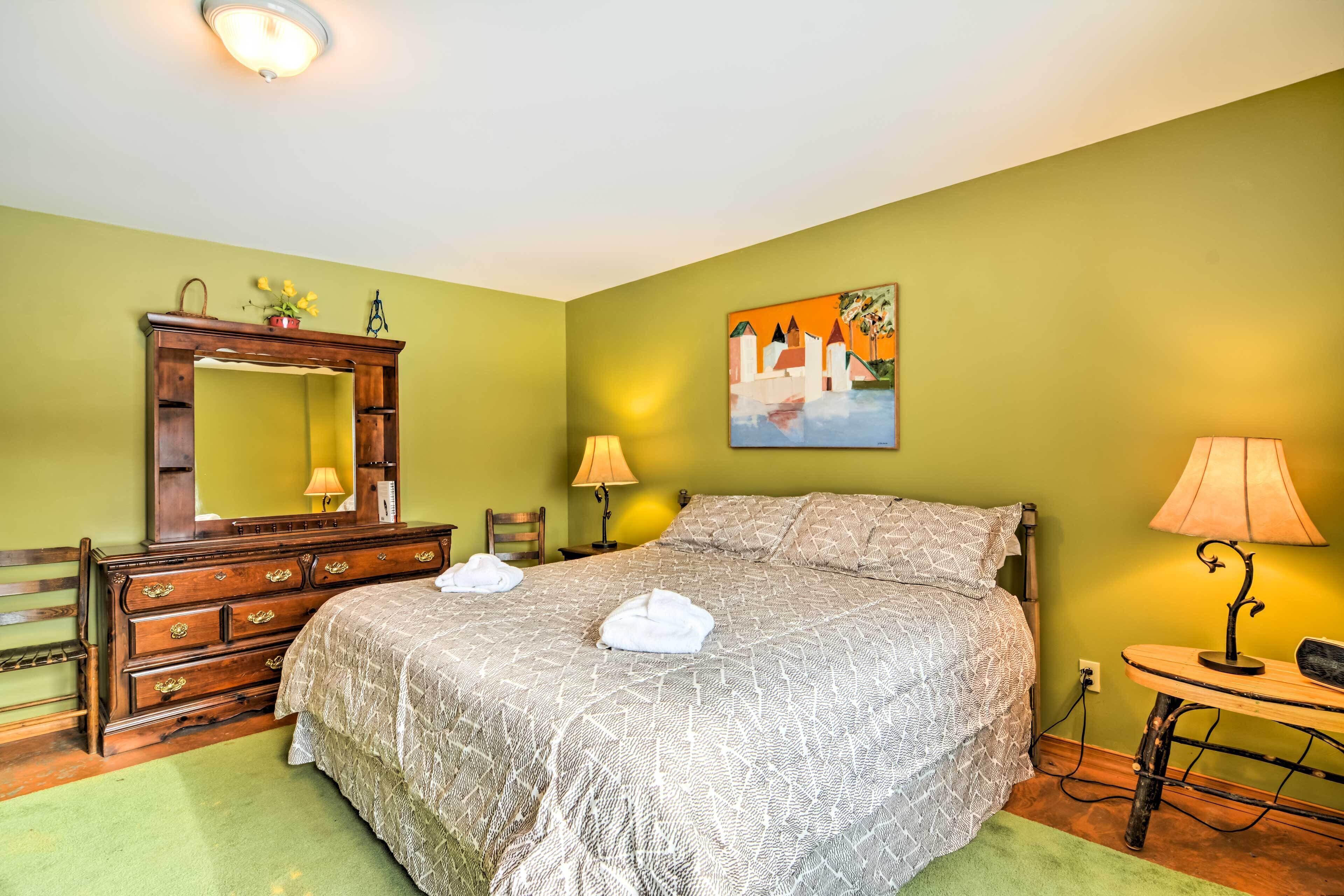 House (5 Bedrooms) | Interior