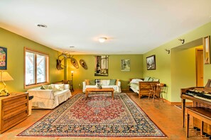 House (5 Bedrooms) | Interior