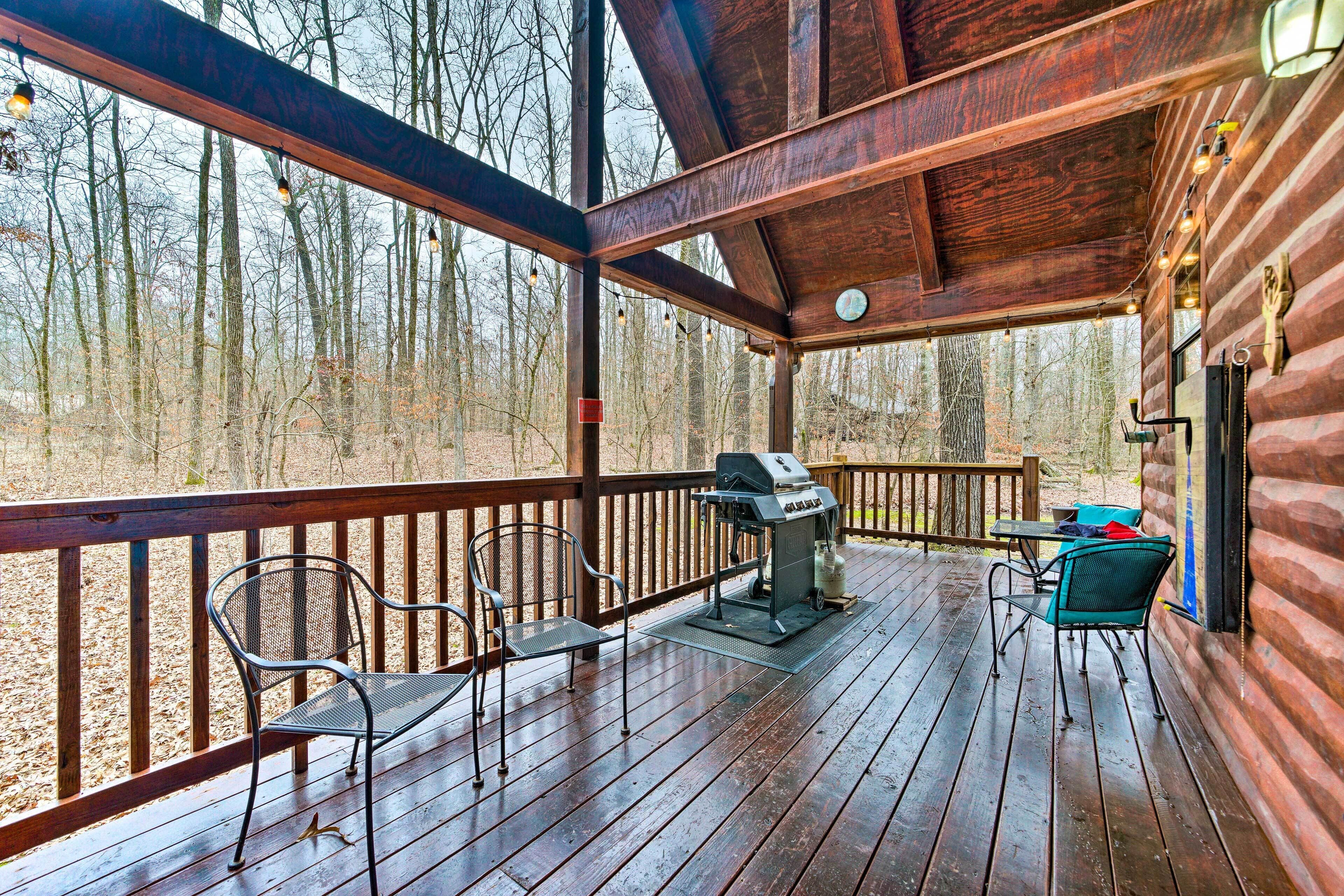 Pet-friendly Broken Bow Cabin With Hot Tub!