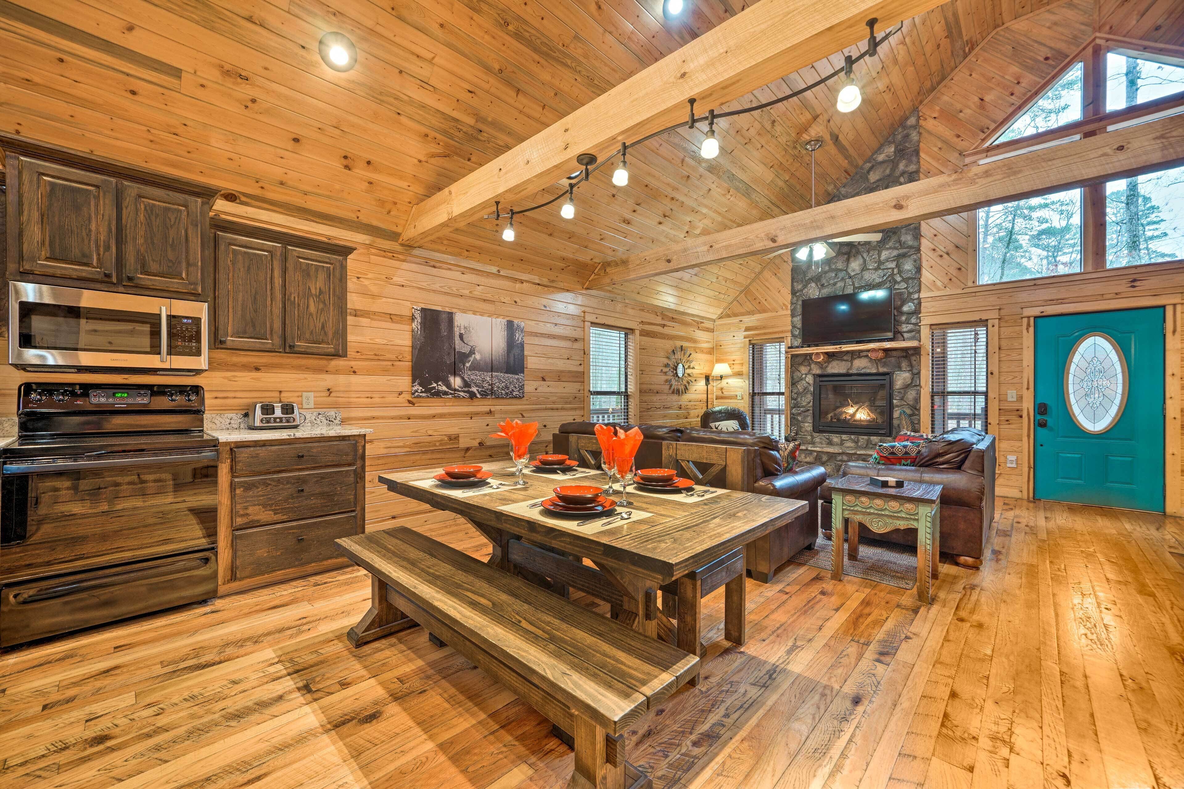 Pet-friendly Broken Bow Cabin With Hot Tub!