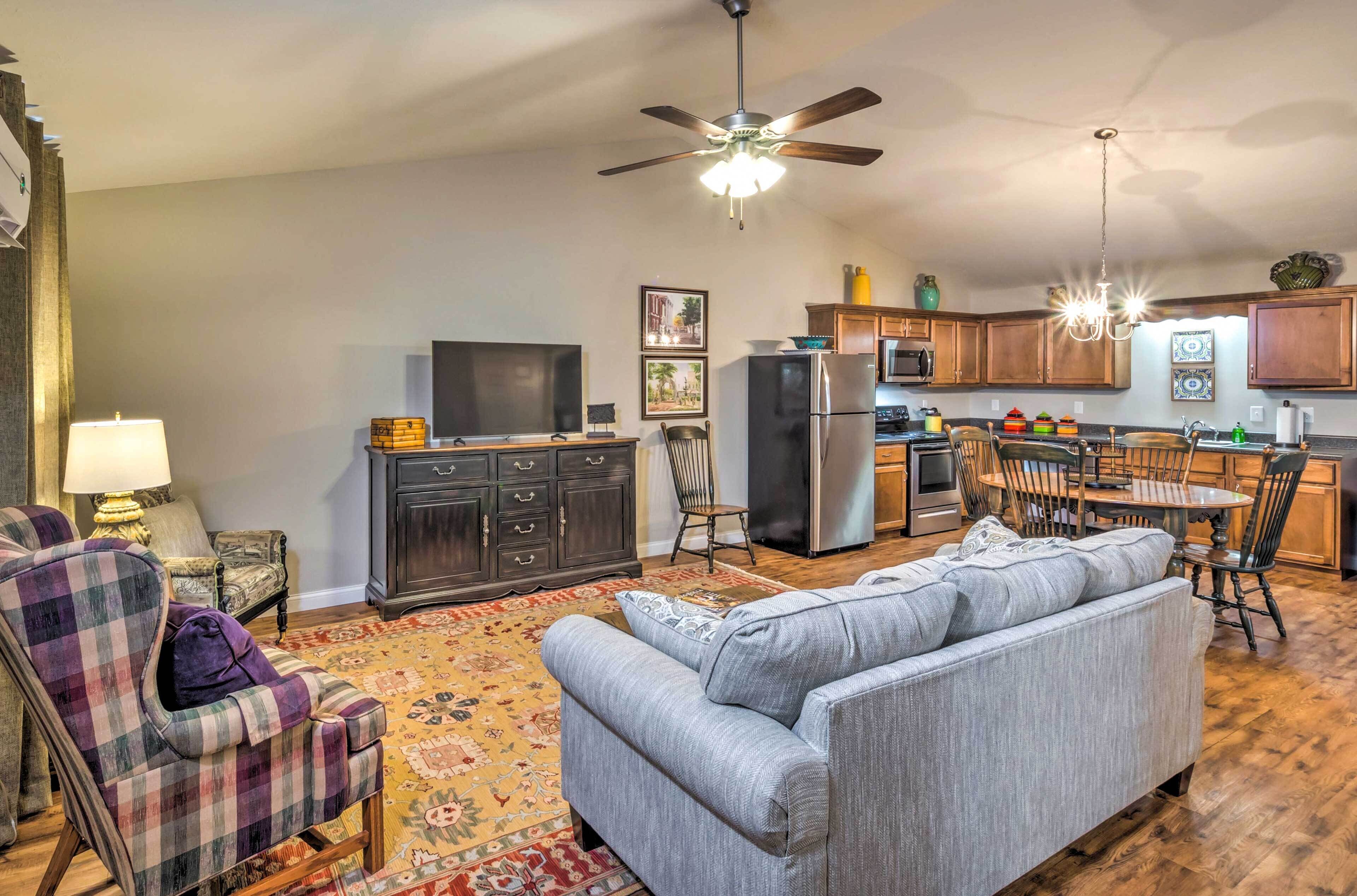 Pet-friendly Brownsville Retreat w/ Porch!