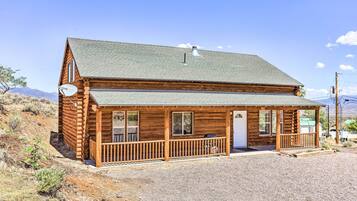 Rumah (4 Bedrooms) | Bagian depan properti