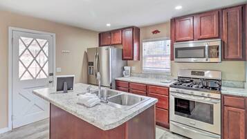 House (2 Bedrooms) | Interior