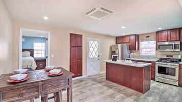 House (2 Bedrooms) | Interior