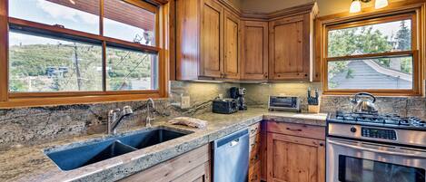 House (5 Bedrooms) | Interior