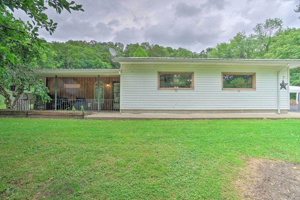 Quaint Zanesville Home w/ Game Room & Yard!