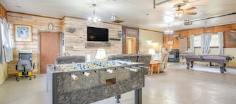 Quaint Zanesville Home w/ Game Room & Yard!