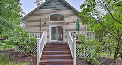Quiet Studio Escape ~ 2 Mi to Blue Ridge Parkway!