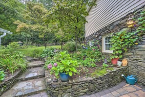 Apartment (0 Bedroom) | Interior - Quiet Studio Escape ~ 2 Mi to Blue Ridge Parkway! (West Jefferson)