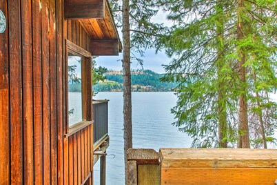 Remote Escape: Serene Lakeside Cabin w/ Beach