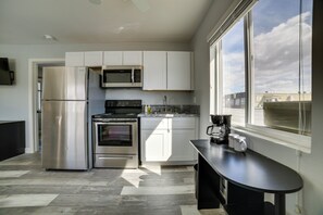 Microwave, oven, stovetop, cookware/dishes/utensils