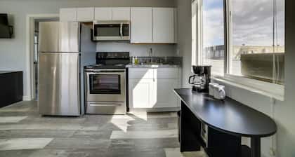 Renovated Hawthorne Apartment By Museums & Dining!