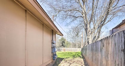 San Antonio Abode w/ Yard: 17 Mi to Downtown!