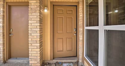 San Antonio Abode w/ Yard: 17 Mi to Downtown!