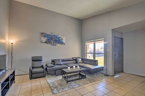 Apartment (2 Bedrooms) | Interior - San Antonio Abode w/ Yard: 17 Mi to Downtown! (San Antonio)