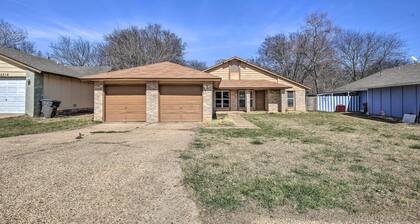 San Antonio Abode w/ Yard: 17 Mi to Downtown!