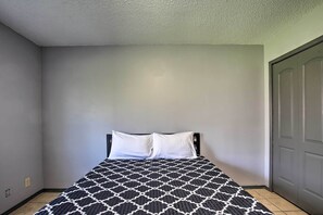 Apartment (2 Bedrooms) | Interior - San Antonio Abode w/ Yard: 17 Mi to Downtown! (San Antonio)