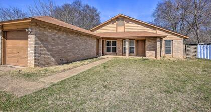 San Antonio Abode w/ Yard: 17 Mi to Downtown!