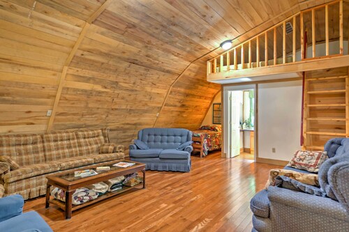 Rustic Taswell Cabin: Grill + Walk to Patoka Lake!