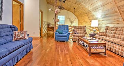 Rustic Taswell Cabin: Grill + Walk to Patoka Lake!