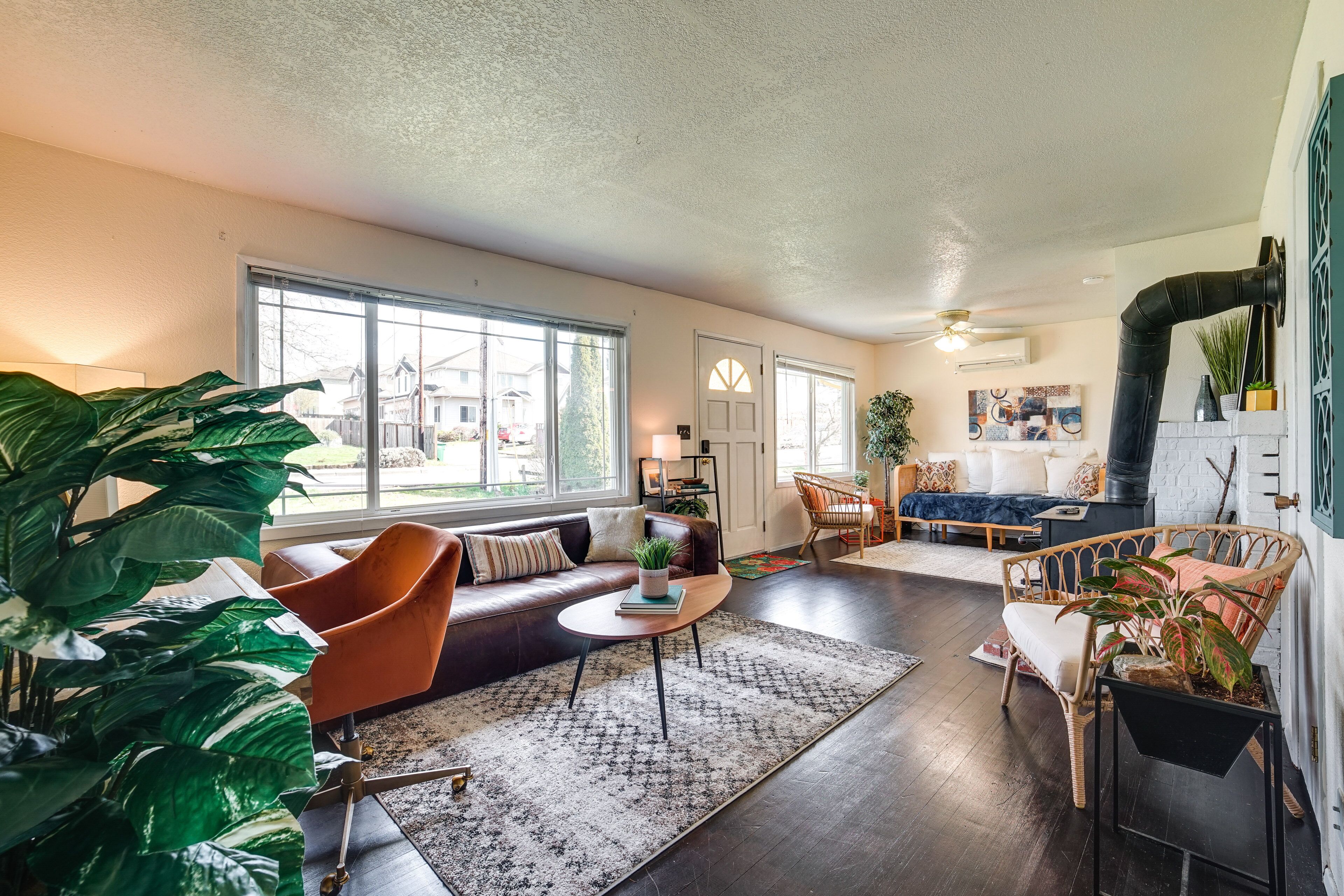 Retro Renton Rental Home: 15 Mi to Dtwn Seattle!