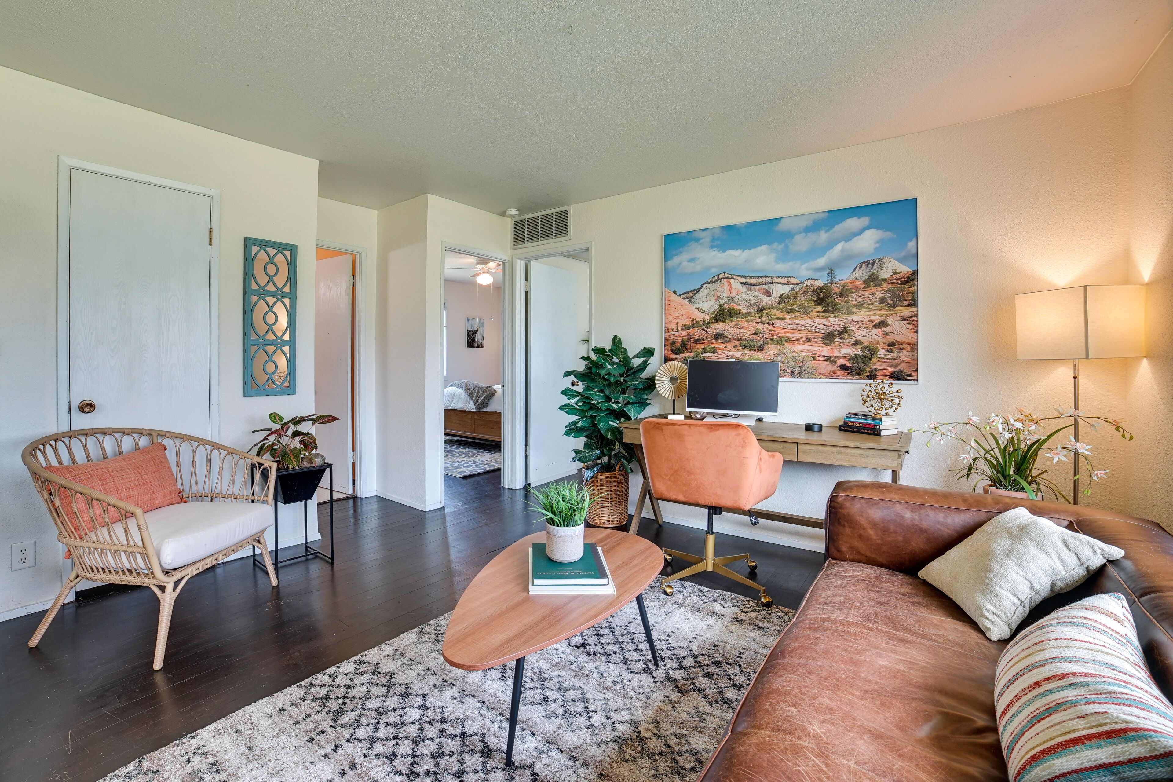 Retro Renton Rental Home: 15 Mi to Dtwn Seattle!