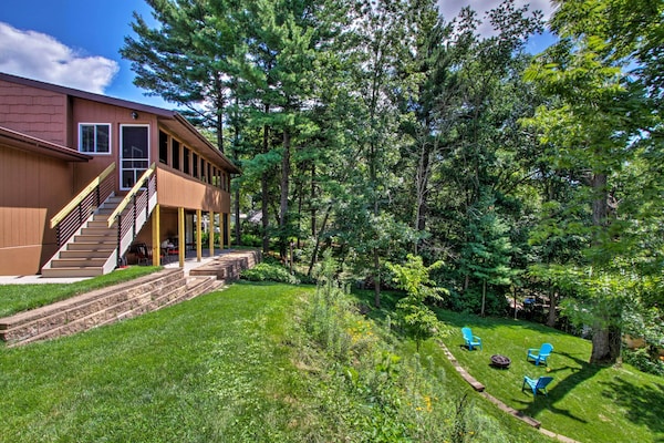 'Riversong' Waterfront La Crosse Home W/ Dock - La Crosse, WI