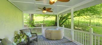 Hot Tub + Fireside Nights! Mtn-view Marshall Home