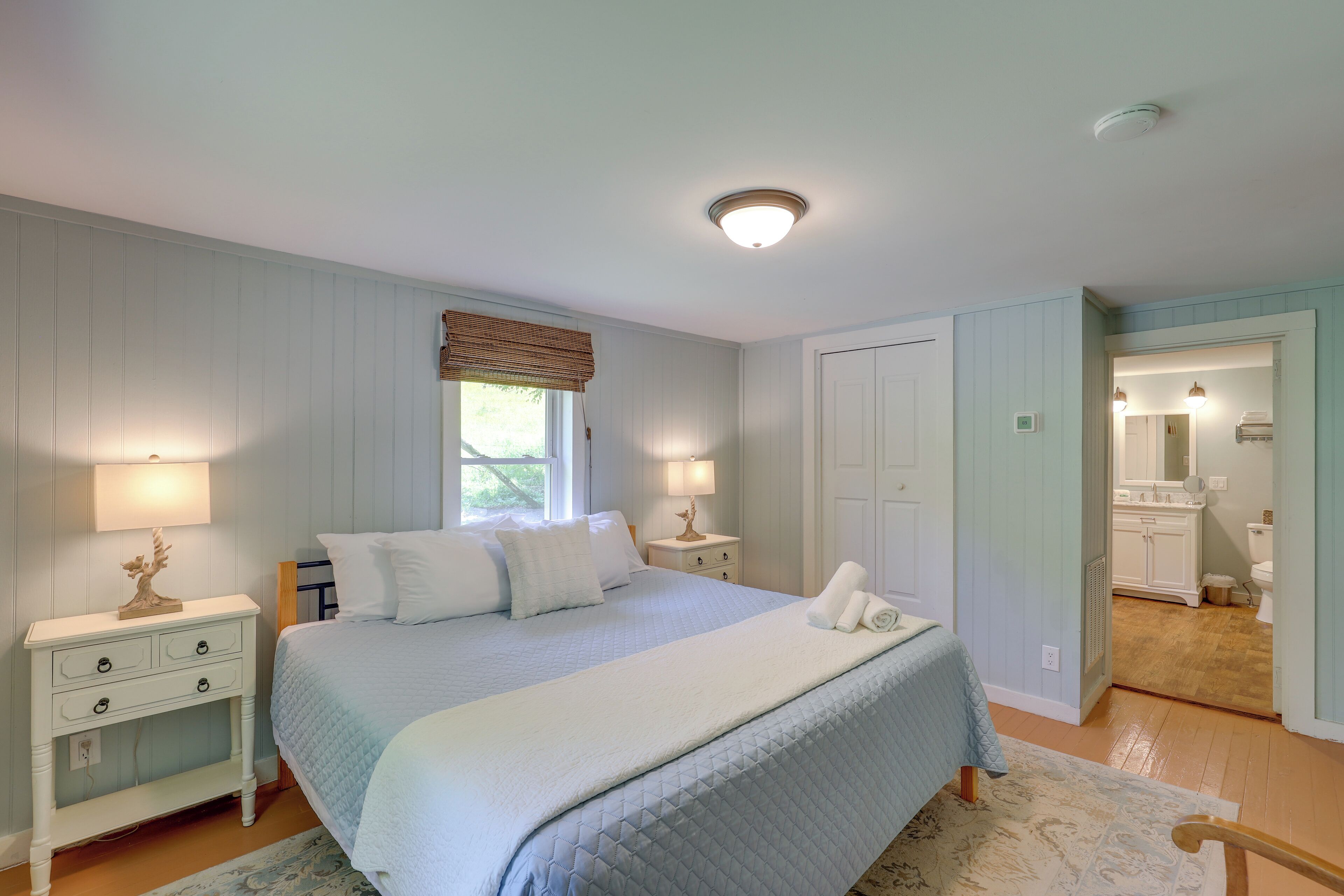 Secluded Marshall Cottage w/ Hot Tub & Mtn Views!