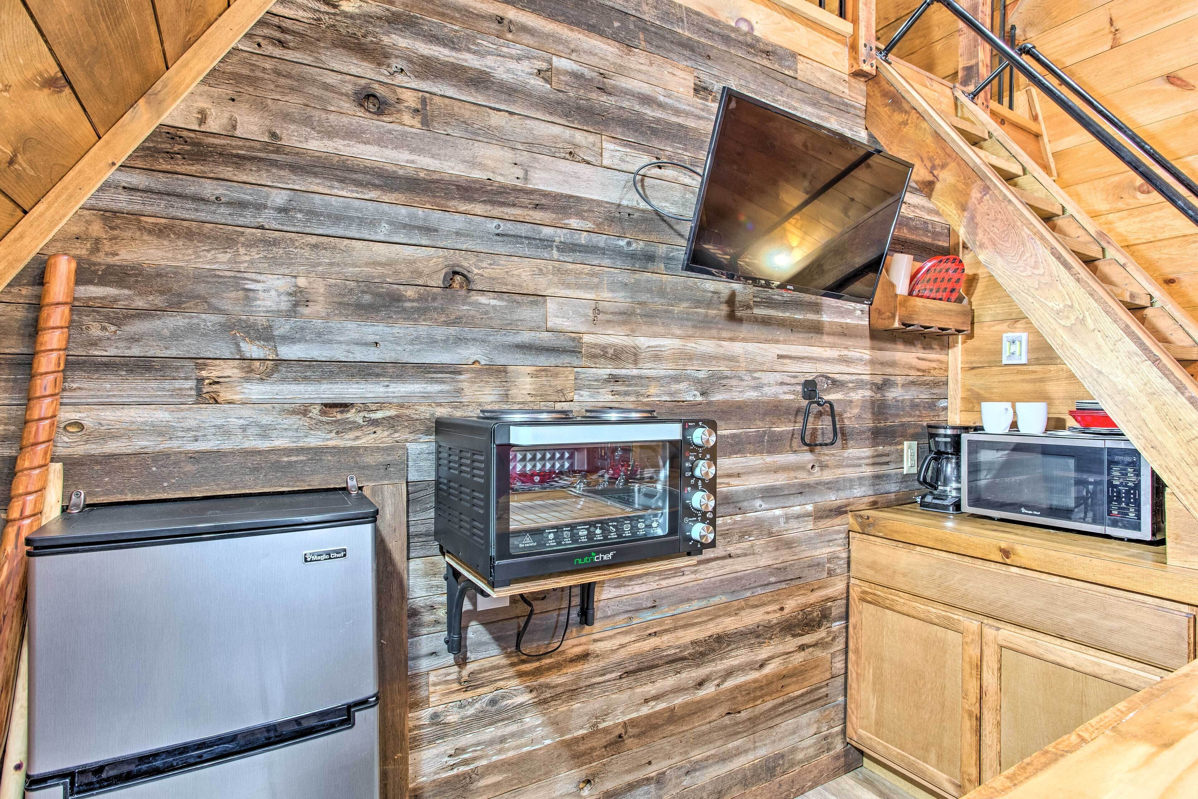 Rustic Gordonville Cabin w/ Shared Fire Pit!