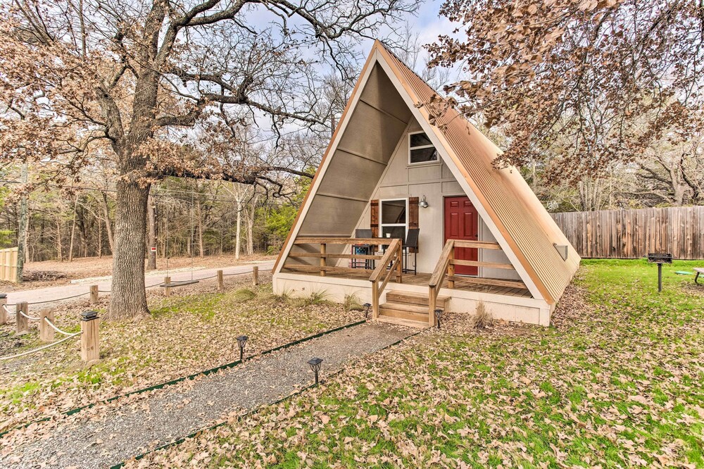 Rustic Gordonville Cabin w/ Shared Fire Pit!