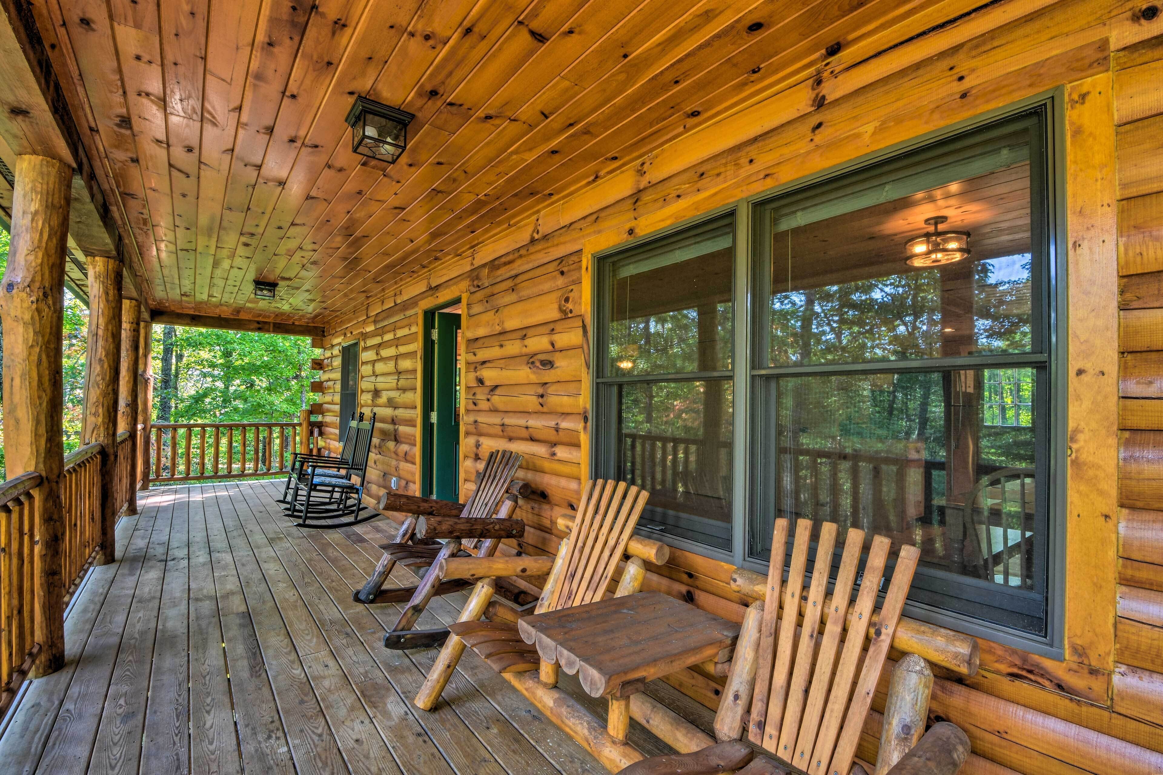 Secluded Cabin w/ Deck 13 Miles to Downtown Murphy