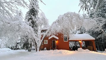 Rumah (3 Bedrooms) | Bagian depan properti