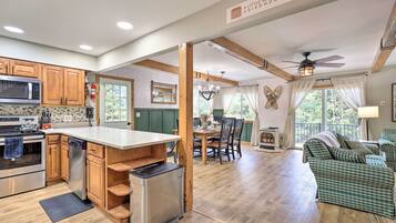 House (3 Bedrooms) | Interior