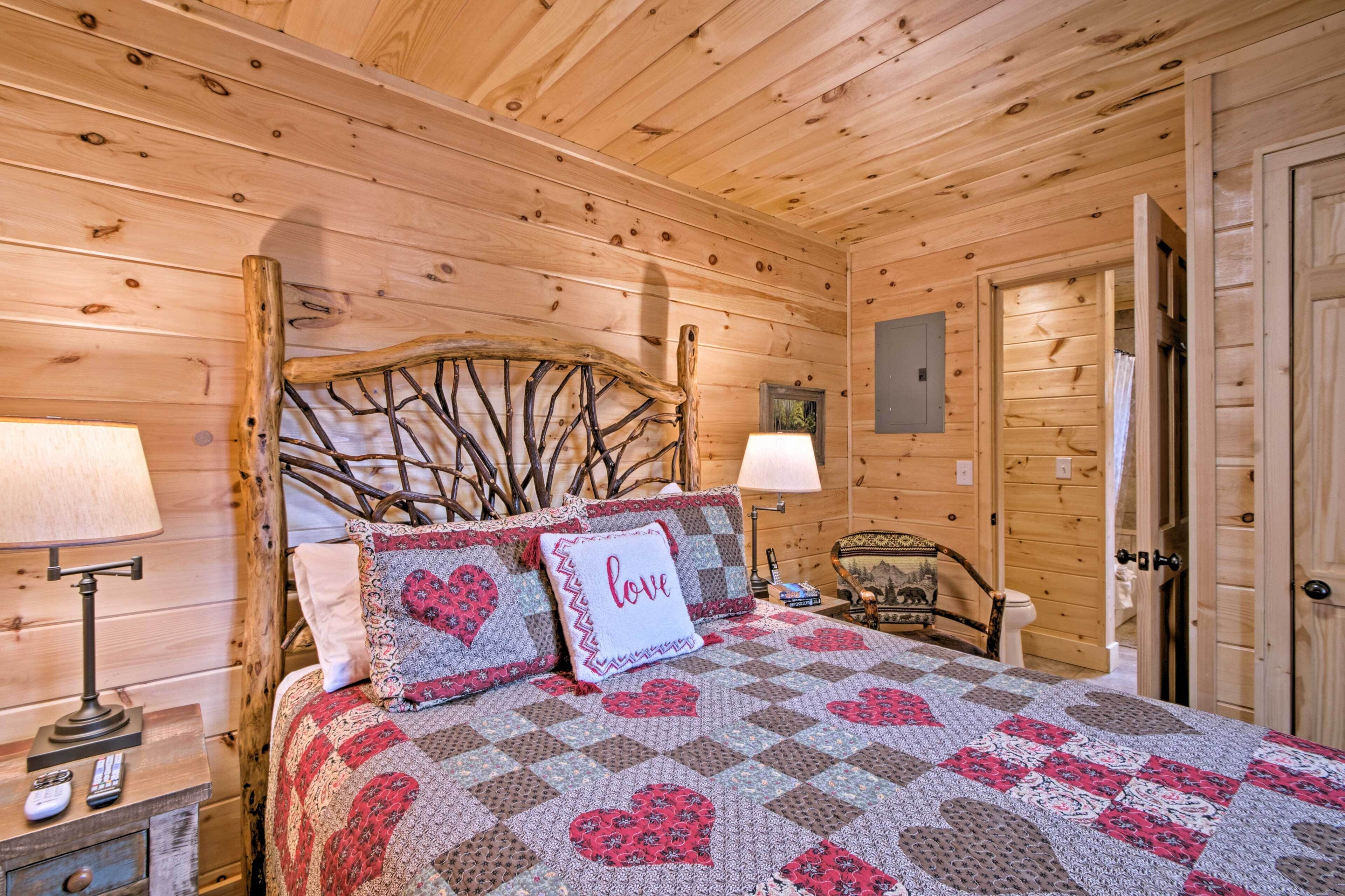 Scenic Cabin w/ Hot Tub - 15 Mins to Bryson City!