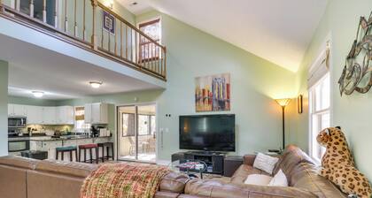 Spacious Family Home w/ Deck at Massanutten Resort