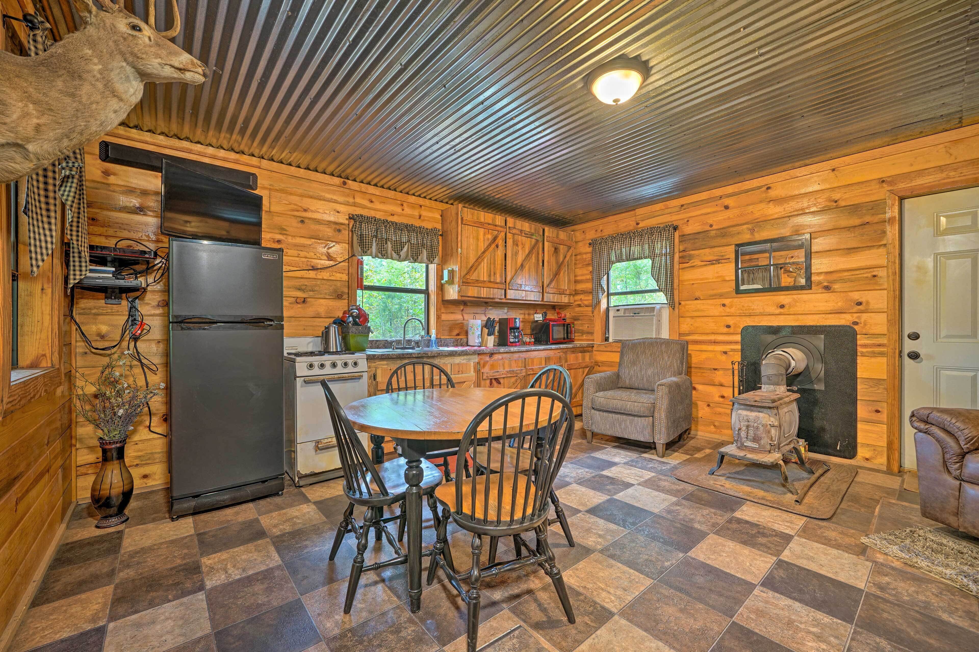 Secluded Wright City Cabin w/ Scenic Forest Views!