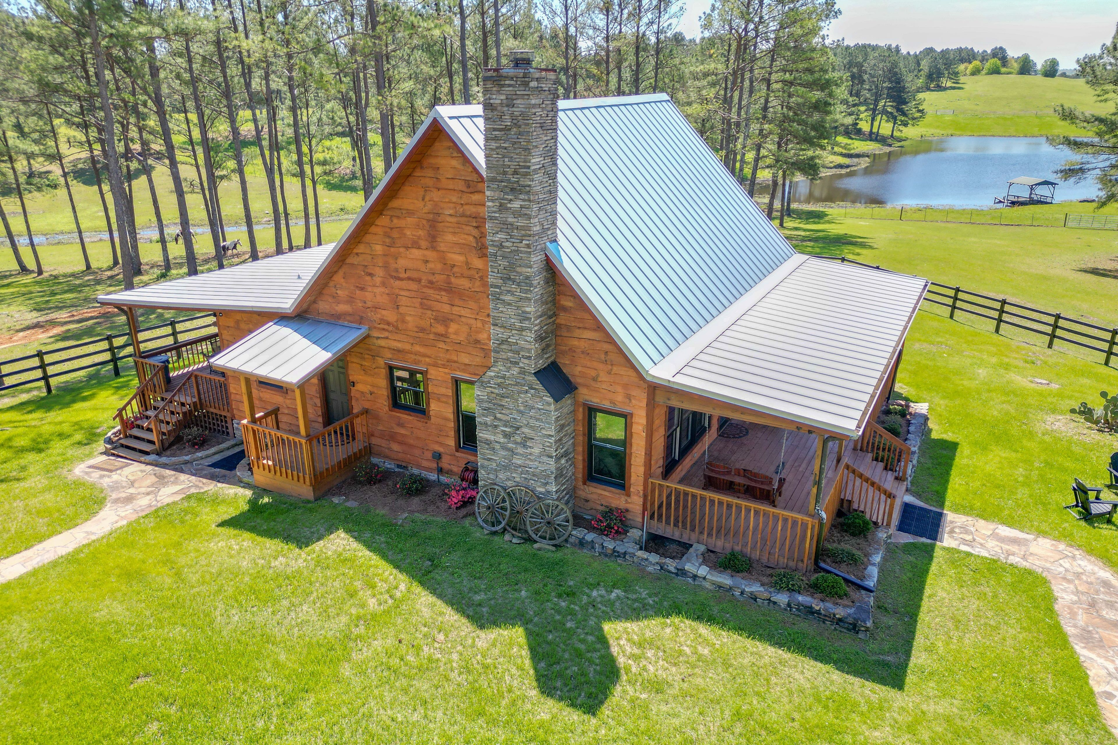 Spacious Alabama Retreat - Deck, Grill & Fire Pit!